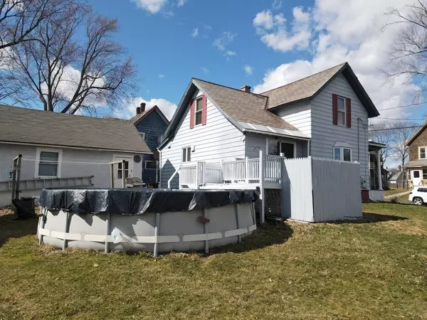 Greenfield, MA 01301,14 Riddell St