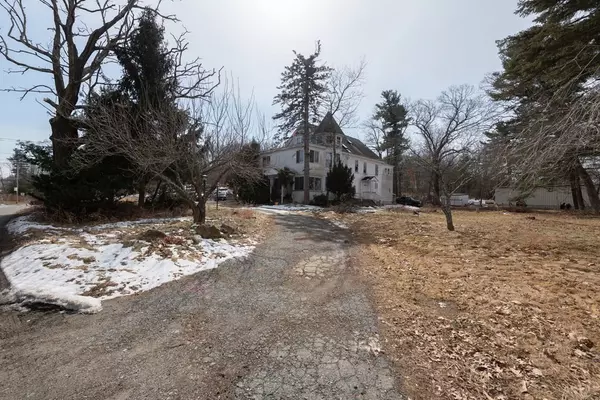 Berlin, MA 01503,3 Gates Pond Rd