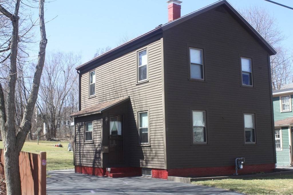 17 Aubin St, Amesbury, MA 01913