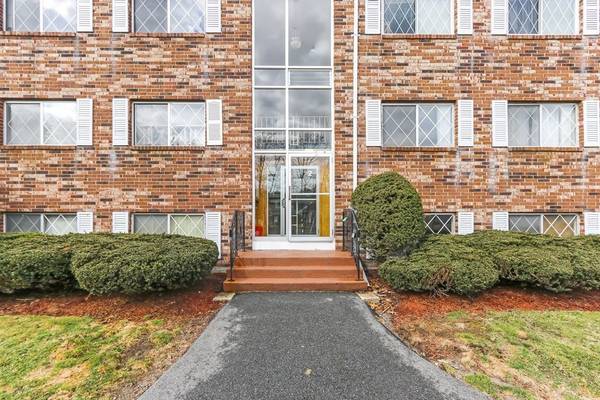 2 Fernview Ave #10, North Andover, MA 01845