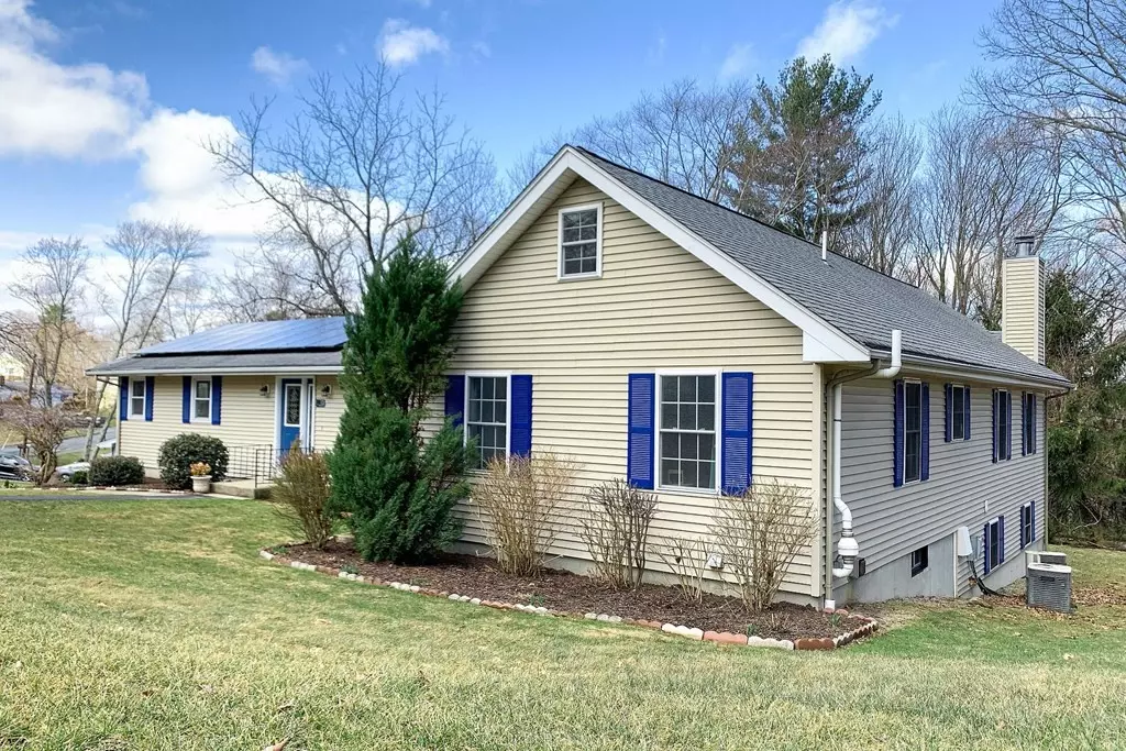 Westborough, MA 01581,15 Crestview Dr