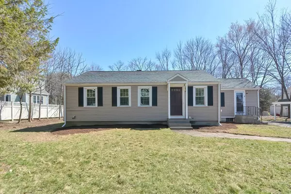 1 Hale Pl, Medfield, MA 02052