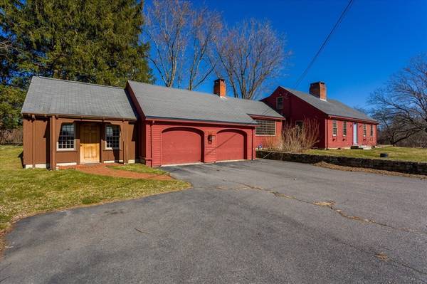 26 Burbank Rd, Sutton, MA 01590