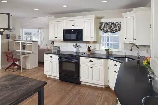 Cohasset, MA 02025,392 Beechwood