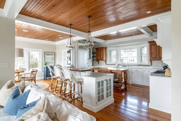 Hingham, MA 02043,4 Mann St