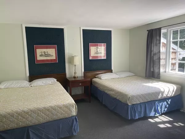 Mashpee, MA 02649,72 Main St