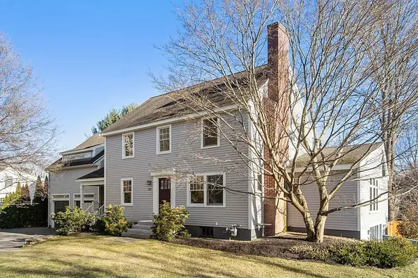 602 Bedford St, Concord, MA 01742