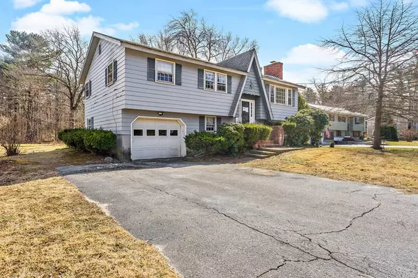 Salisbury, MA 01952,7 Jak Len Dr