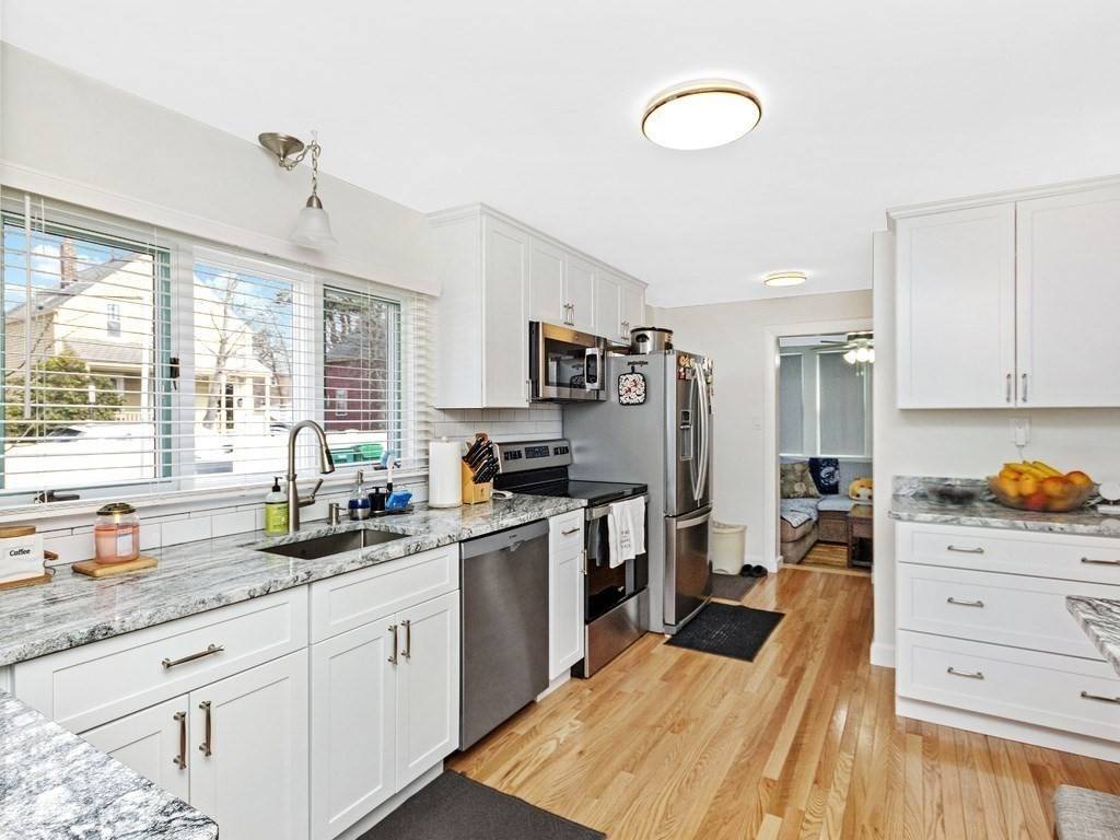 Newton, MA 02464,35-35R Butts St