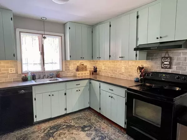 Huntington, MA 01050,128 Goss Hill Rd