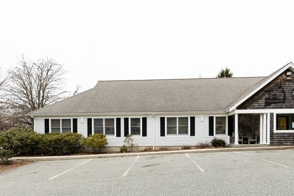 360 Gifford St #2B, Falmouth, MA 02540