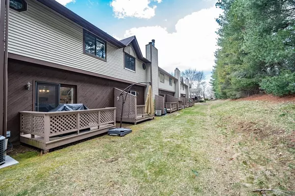 Agawam, MA 01001,15 Ash Lane #15