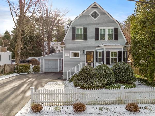 4 Solon St, Wellesley, MA 02482