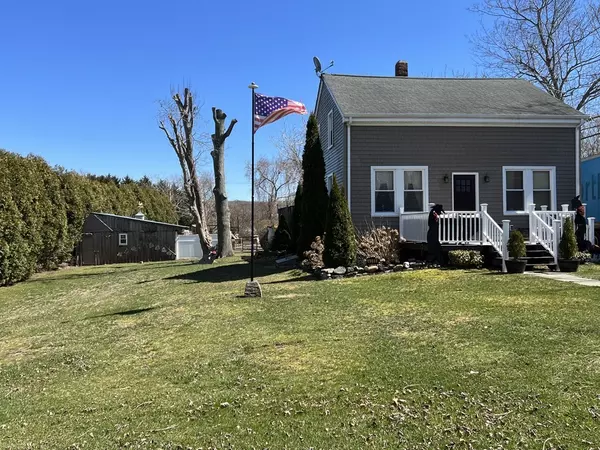 4588 Main Rd, Tiverton, RI 02878