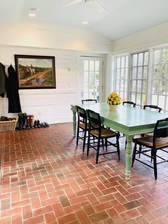 Wenham, MA 01984,19 Larch Row