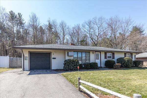 95 Rindone St, Holbrook, MA 02343