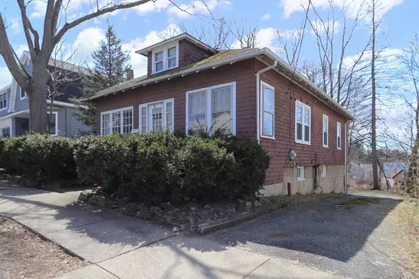 21 Whitlowe Rd, Newton, MA 02465