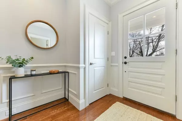 Newton, MA 02460,129-131 Farwell St #129