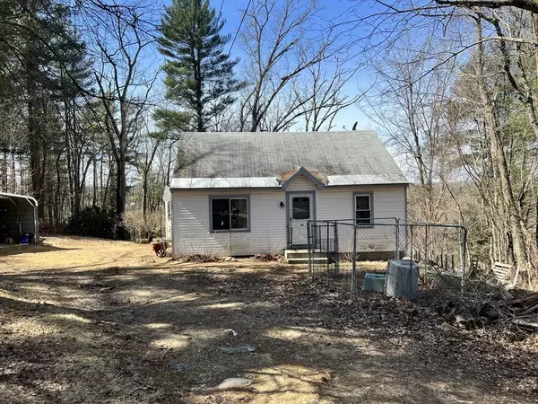 37 Long Hill Rd, Holland, MA 01521