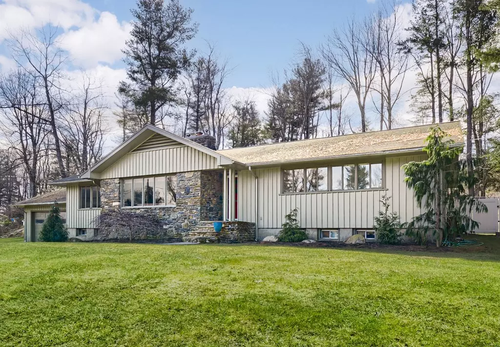 Paxton, MA 01612,7 Berkshire Dr