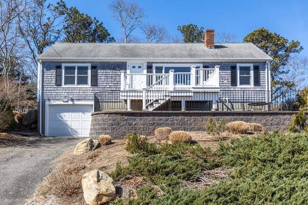 9 Mooring Ln, Dennis, MA 02638