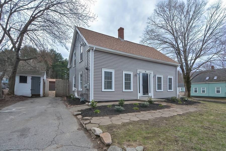 30 Pleasant St, Upton, MA 01568