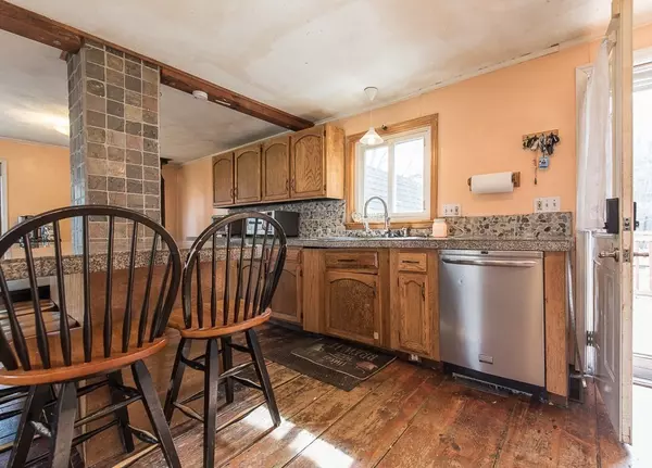 Upton, MA 01568,18 Pleasant St