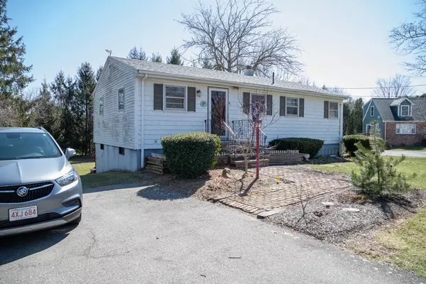 81 Oak St, Swansea, MA 02777