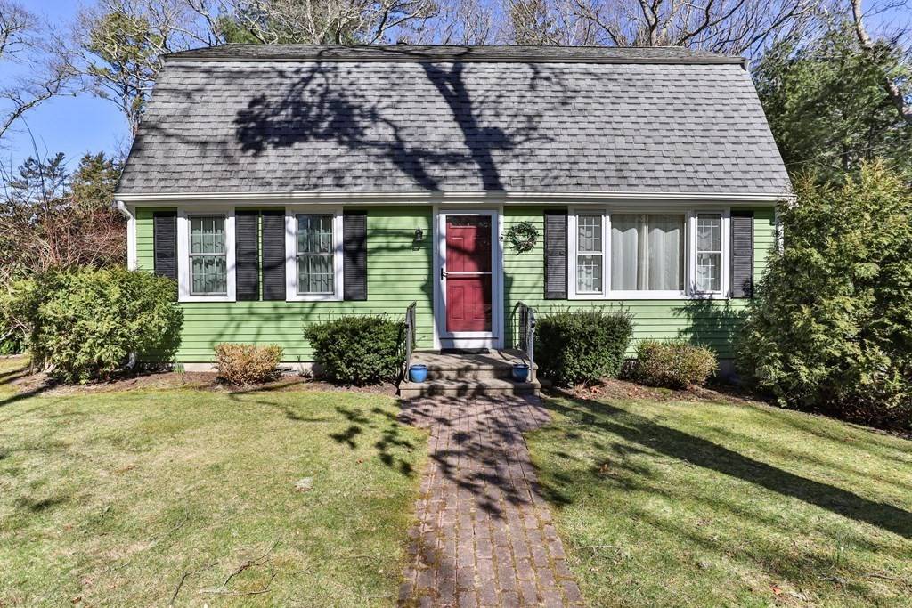 219 Pinecrest Beach Dr, Falmouth, MA 02536