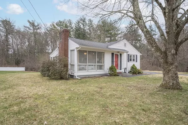 38 Meadow Brook Rd, Raynham, MA 02767