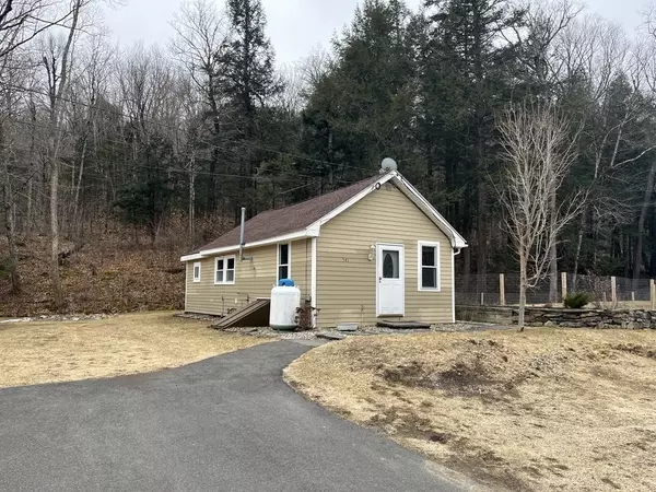 541 Berkshire Trl, Cummington, MA 01026