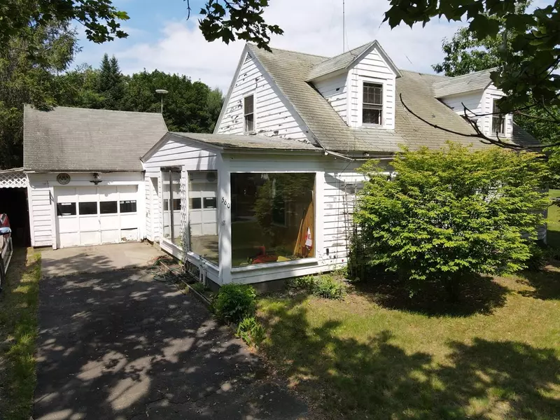 560 Country Club Rd, Greenfield, MA 01301