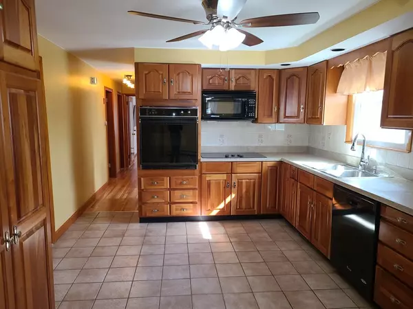 Auburn, MA 01501,14 Dale Ave