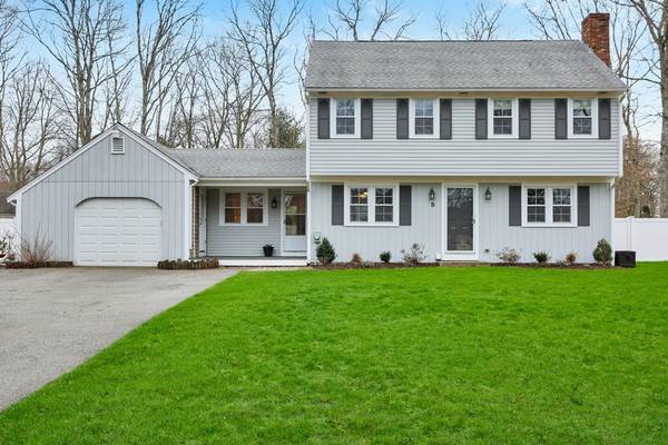 Mashpee, MA 02649,5 Grenadier Ln