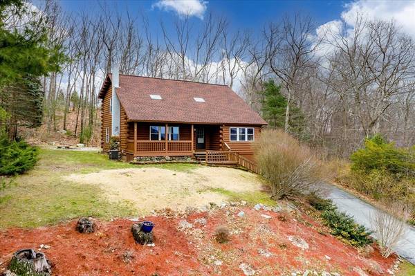 68 Flaxfield Rd, Dudley, MA 01571