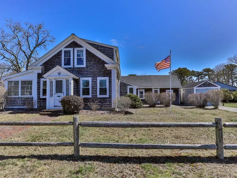 38 Pine St, Dennis, MA 02639