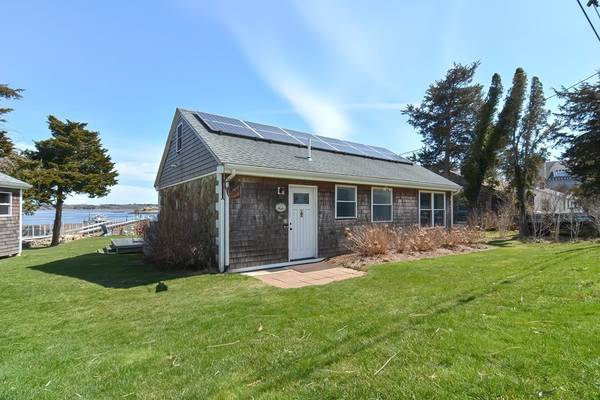 6 E Shore Rd, Westport, MA 02790