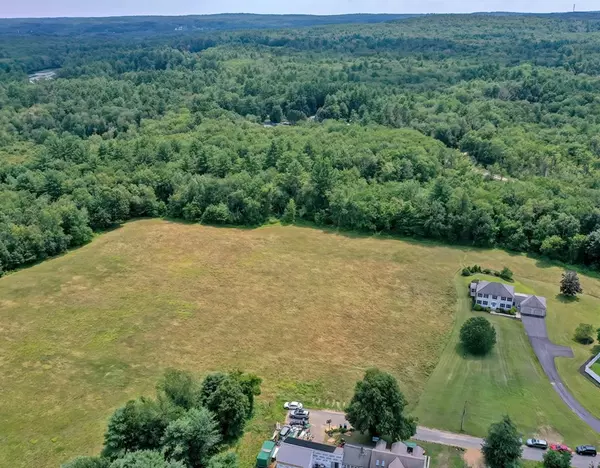 Sutton, MA 01590,15 Darling Ln