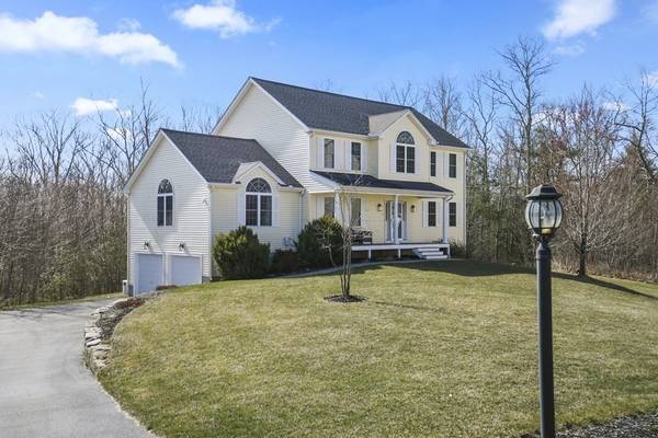 5 Castle Cir, Dudley, MA 01571