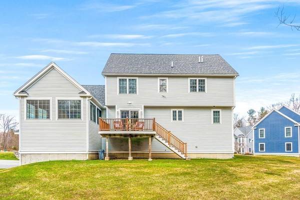 Dracut, MA 01826,7 Boxwood Cir