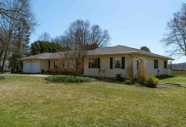 124 Meadow Lane, Greenfield, MA 01301