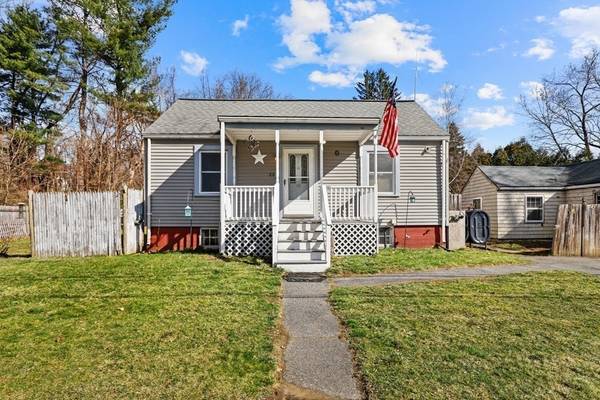 23 Charlotte St, Lancaster, MA 01523