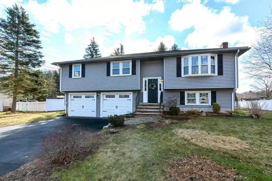 14 Georgia Dr, Walpole, MA 02081