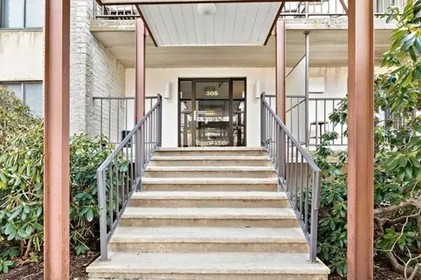 308 Quarry St #602, Quincy, MA 02169