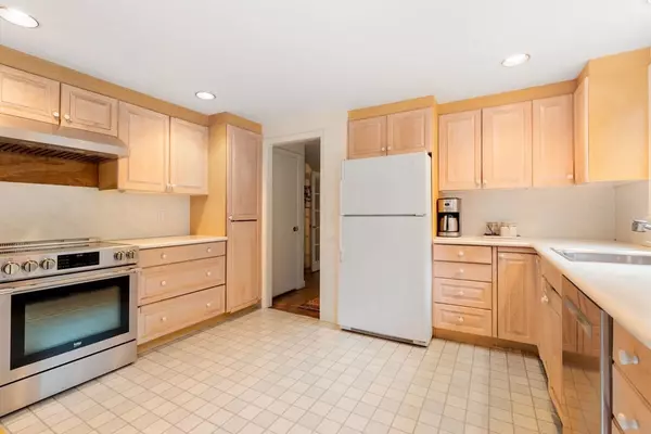 Dover, MA 02030,19 Valley Rd