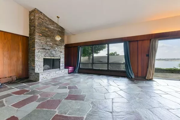 Quincy, MA 02171,142 Crabtree Road