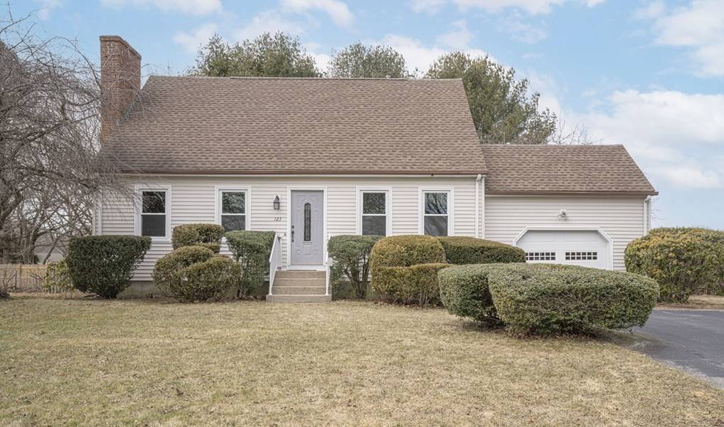 123 King Philip Rd, Seekonk, MA 02771