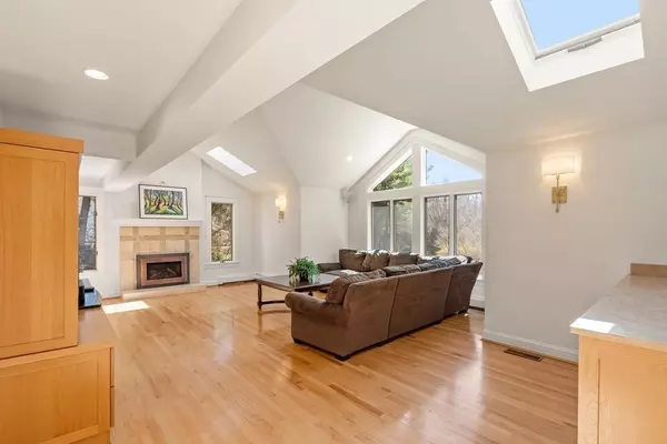 Sherborn, MA 01770,30 Woodland St