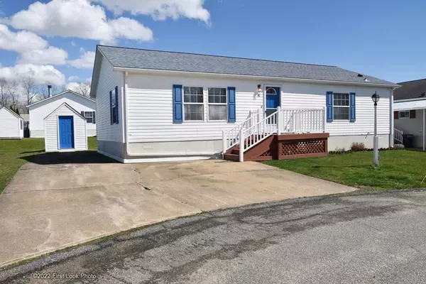 43 Cardinal Ct, Tiverton, RI 02878