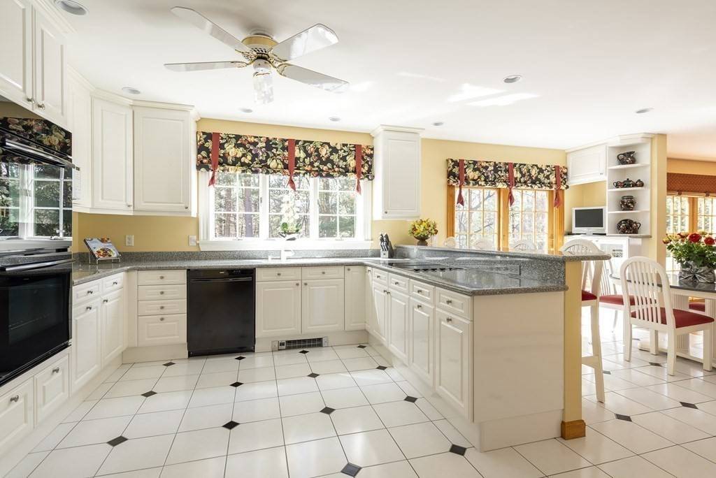 Rowley, MA 01969,104 Trowbridge Cir